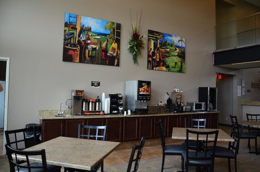 Qube Hotel - Polk City Bagian luar foto