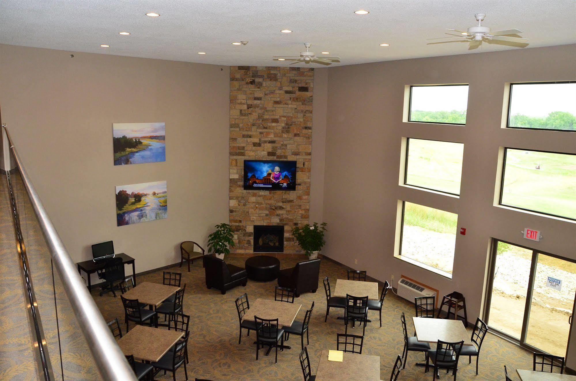 Qube Hotel - Polk City Bagian luar foto