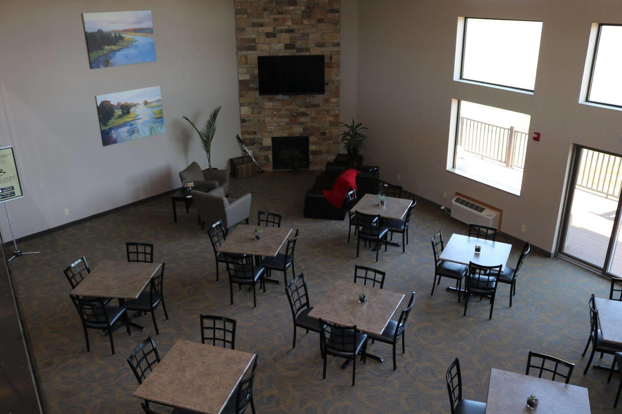 Qube Hotel - Polk City Bagian luar foto