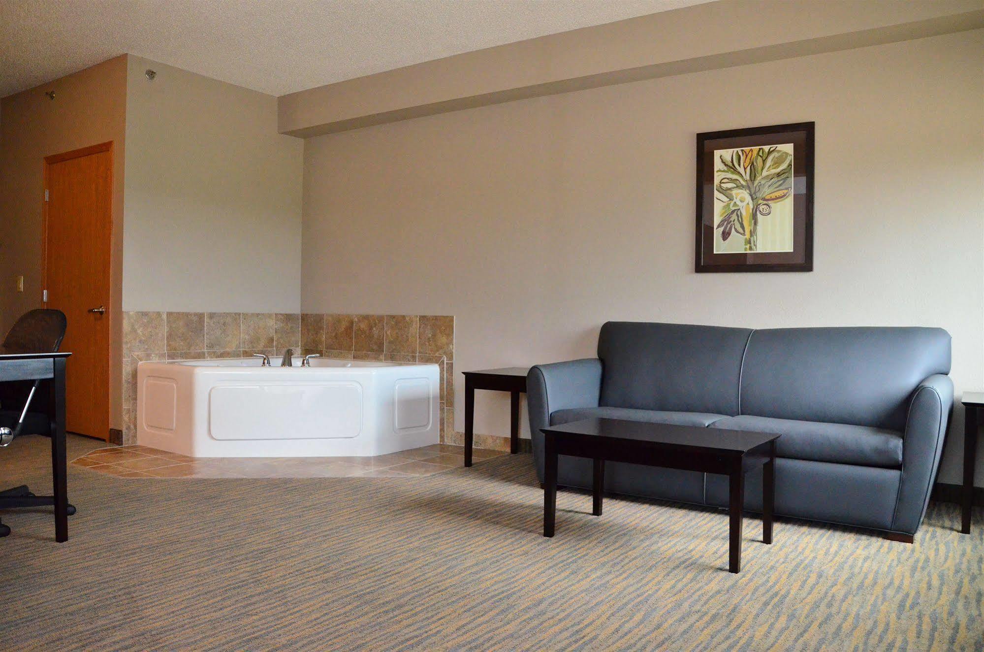 Qube Hotel - Polk City Bagian luar foto