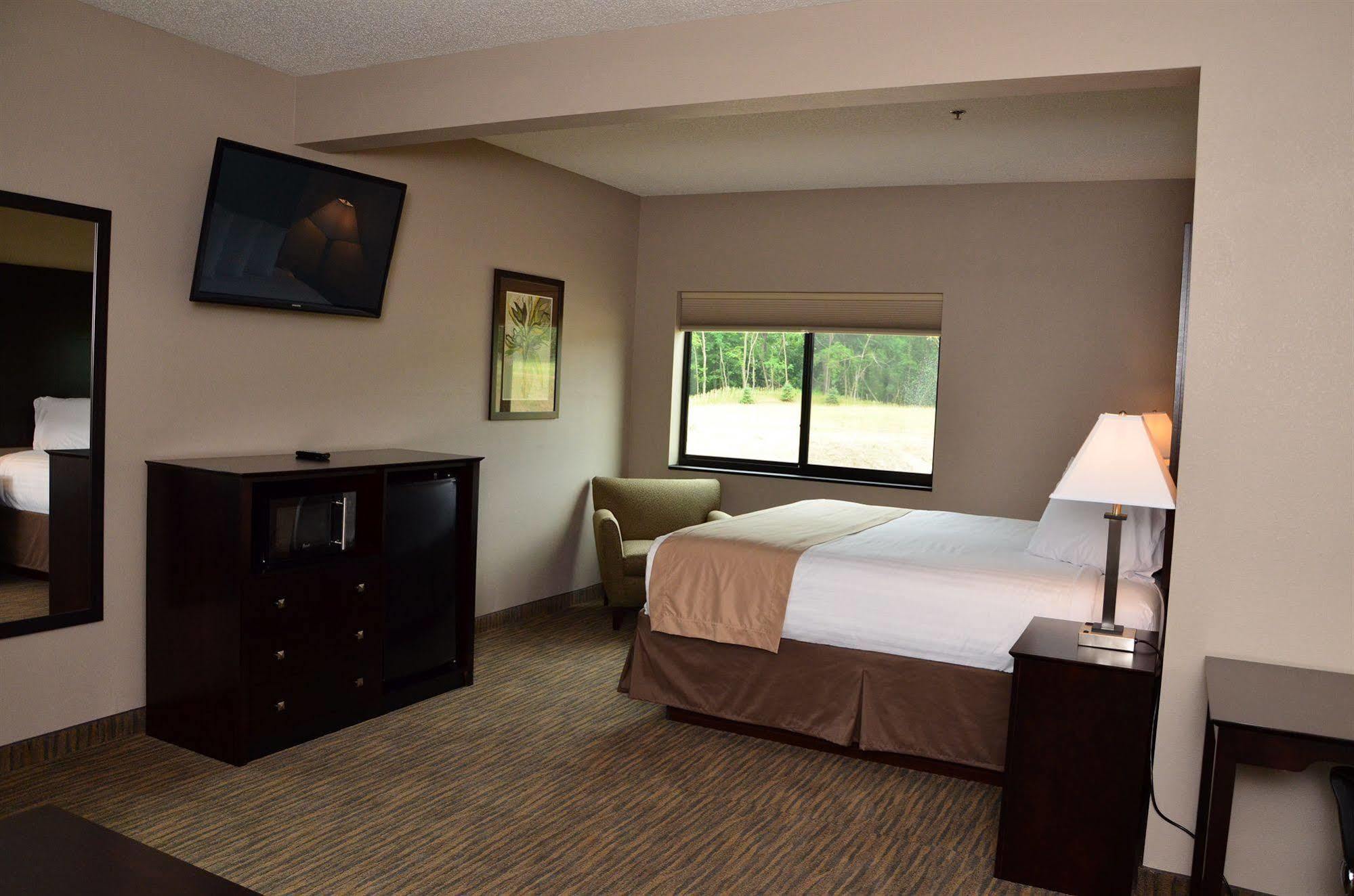 Qube Hotel - Polk City Bagian luar foto