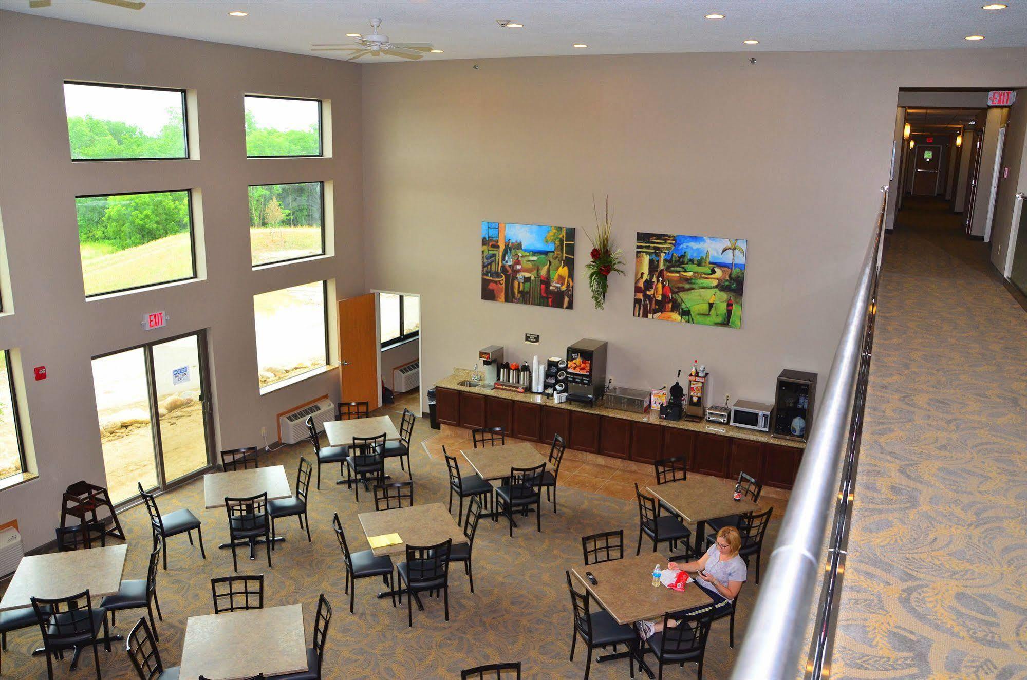 Qube Hotel - Polk City Bagian luar foto